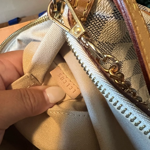 $1250 🅿️🅿️ Louis Vuitton Siracusa MM - Picture 5 of 8